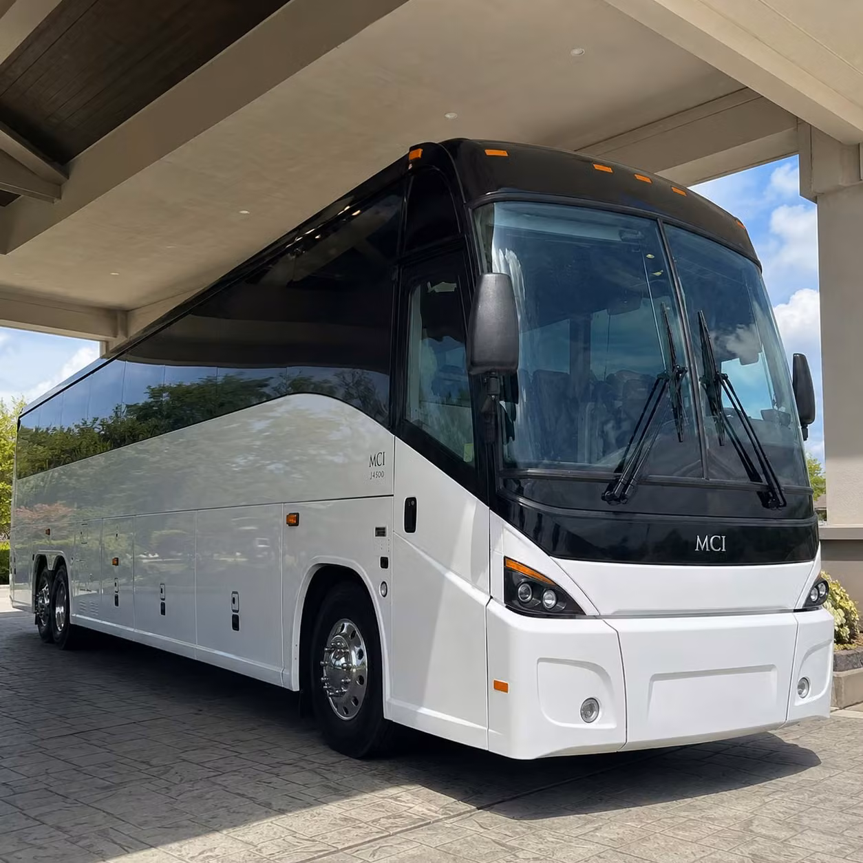 charterbuspearland com will help corporate groups in pearland nail every airport departure and arrival